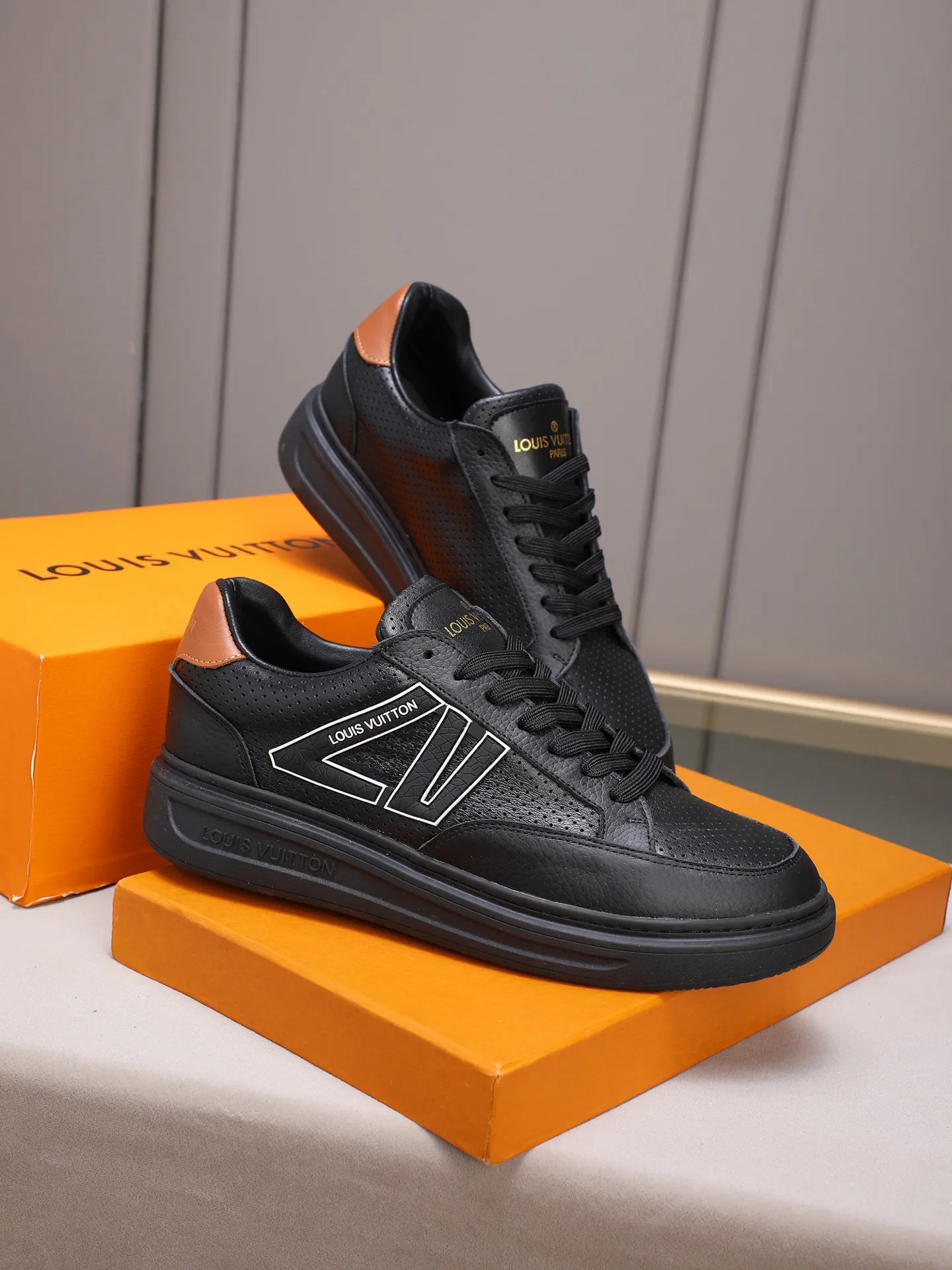 PP420 main model 👍👍👍2025 new LOUIS VUITTON [Luden Yiwei]——LV upper [Lv]🇮🇹Imported first-layer cowhide embossed🇩🇪Inside imported sheepskin lining ➕Non-slip and wear-resistant outsole. Every man's identity is reflected in his elegant and stable upper shoes🚶🏻🚶🏻📯 No matter the wind or rain, the shoe last remains unchanged and can stand the test of time🔍️. ——Code number: 38-44 (45 can be customized)